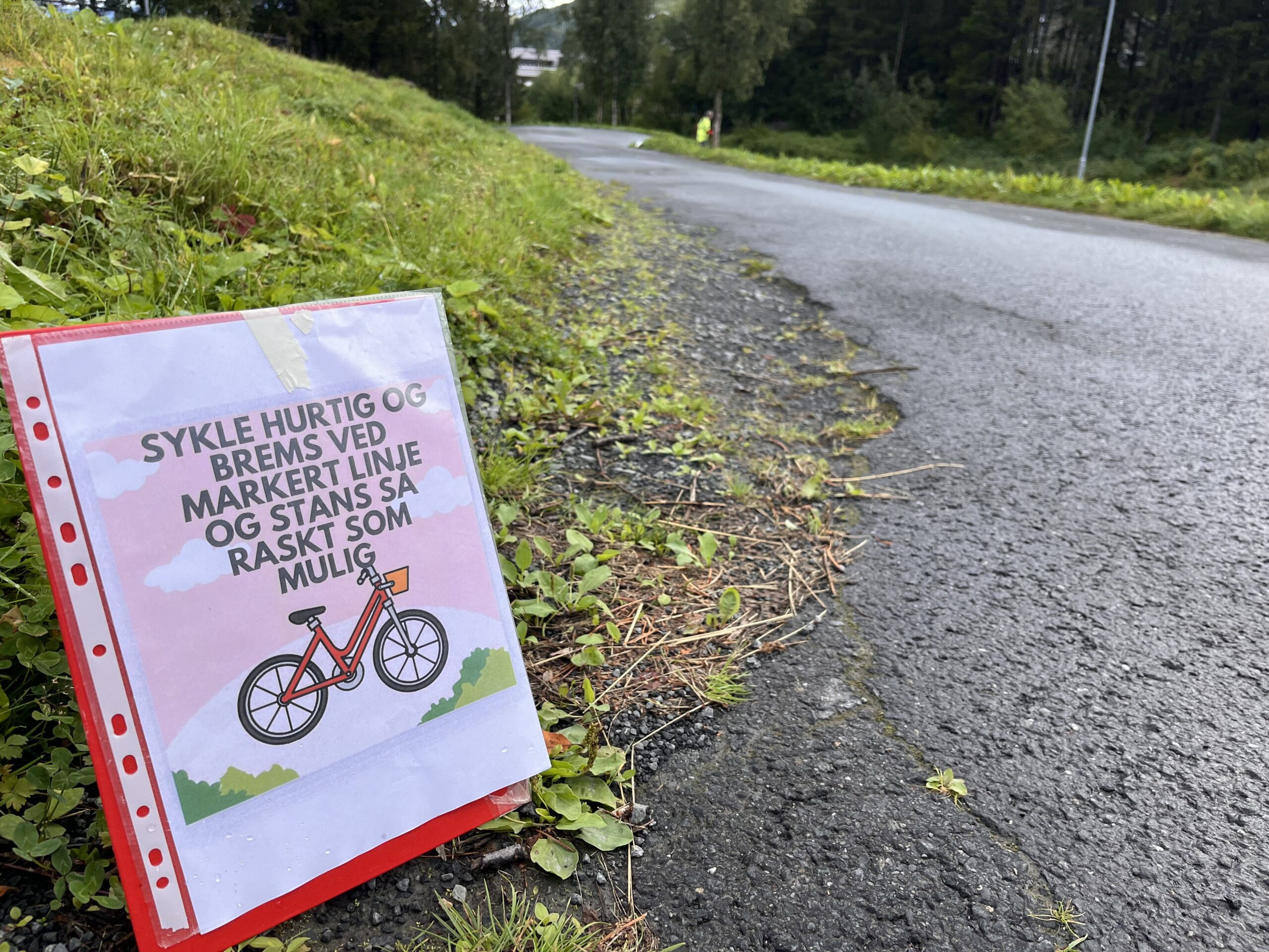 Forklarende poster i sykkelløypa.